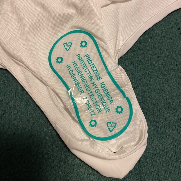 KITTENISH WHITE SIGNATURE SLEEVELESS BODYSUIT - Picture 10 of 12